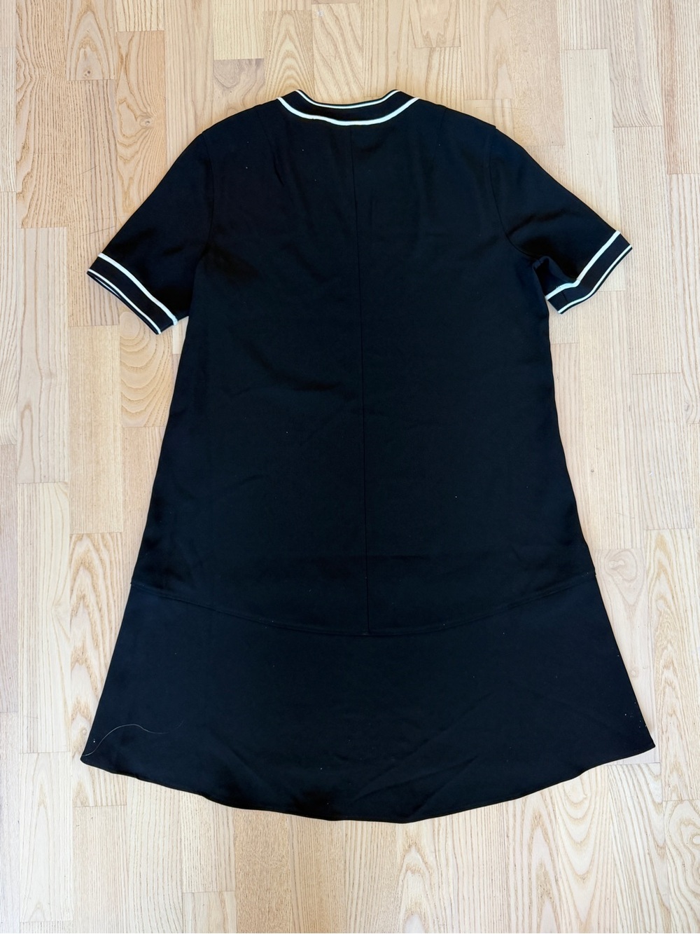 rag & bone Black Short-Sleeve Loose Fit Mini Dress with White Trim - Picture 4 of 4